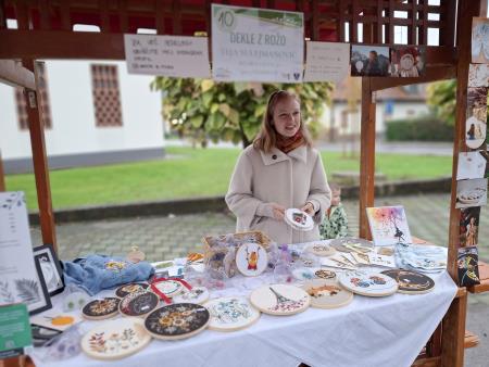 Bogato založena je bila tudi stojnica  Teje Sulejmanovič